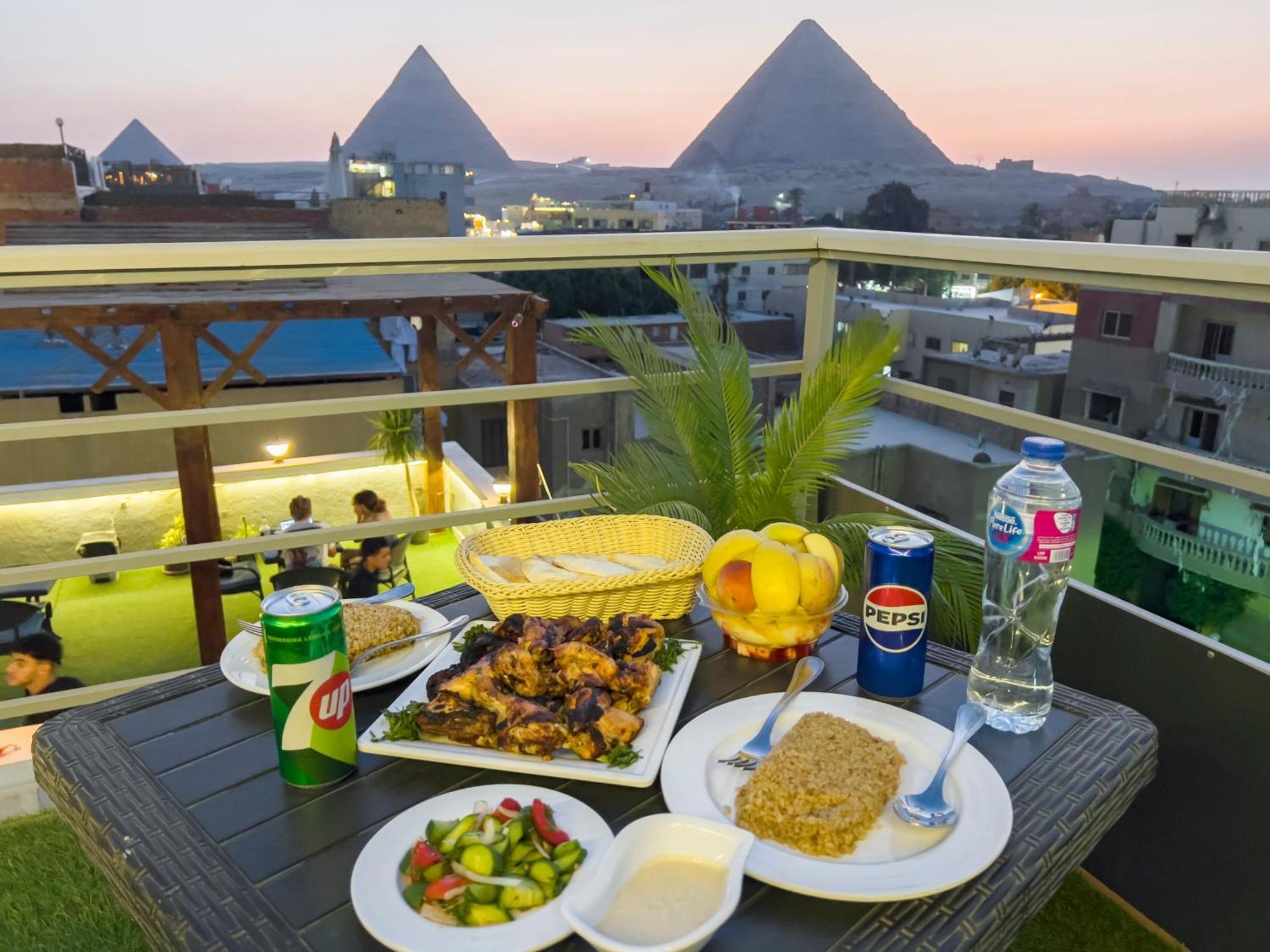 Pyramids Gate Hotel Kafret el-Gabal Exterior foto